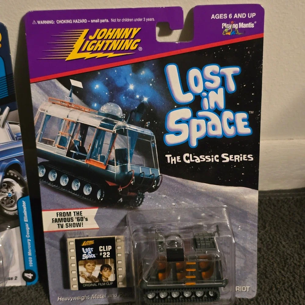 Johnny Lightning Diecast 1969 Mercury Cougar & Lost in Space Chariot Set - Picture 3 of 8